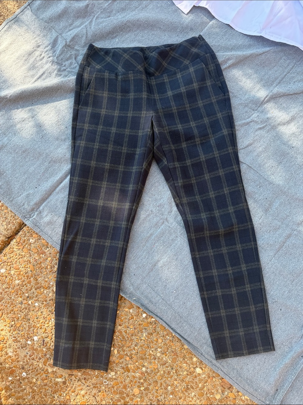 CAbi Women’s Green and navy Plaid slim Dress Pants